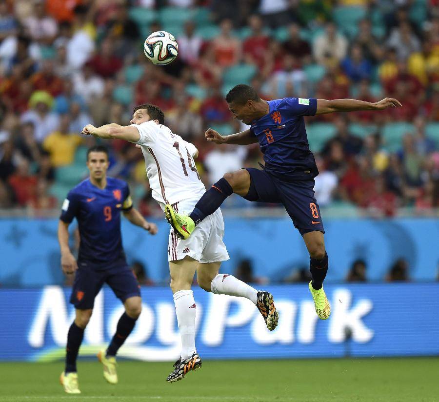 荷兰队在田径比赛中力压对手取得胜利