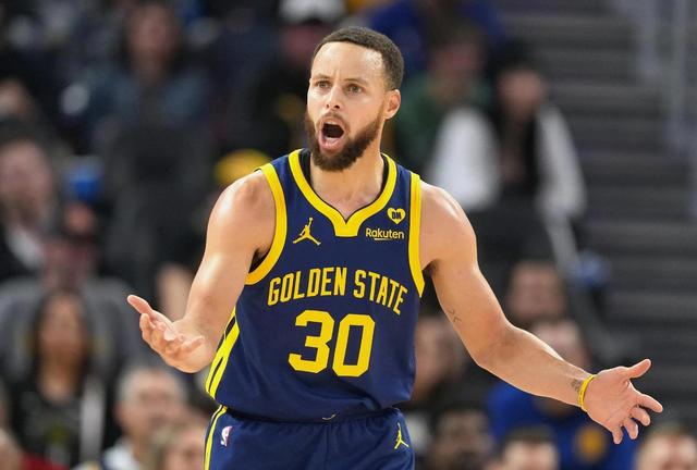 库里三巨头联手，状态爆棚得分突破，雄鹿冲击季后赛！的简单介绍