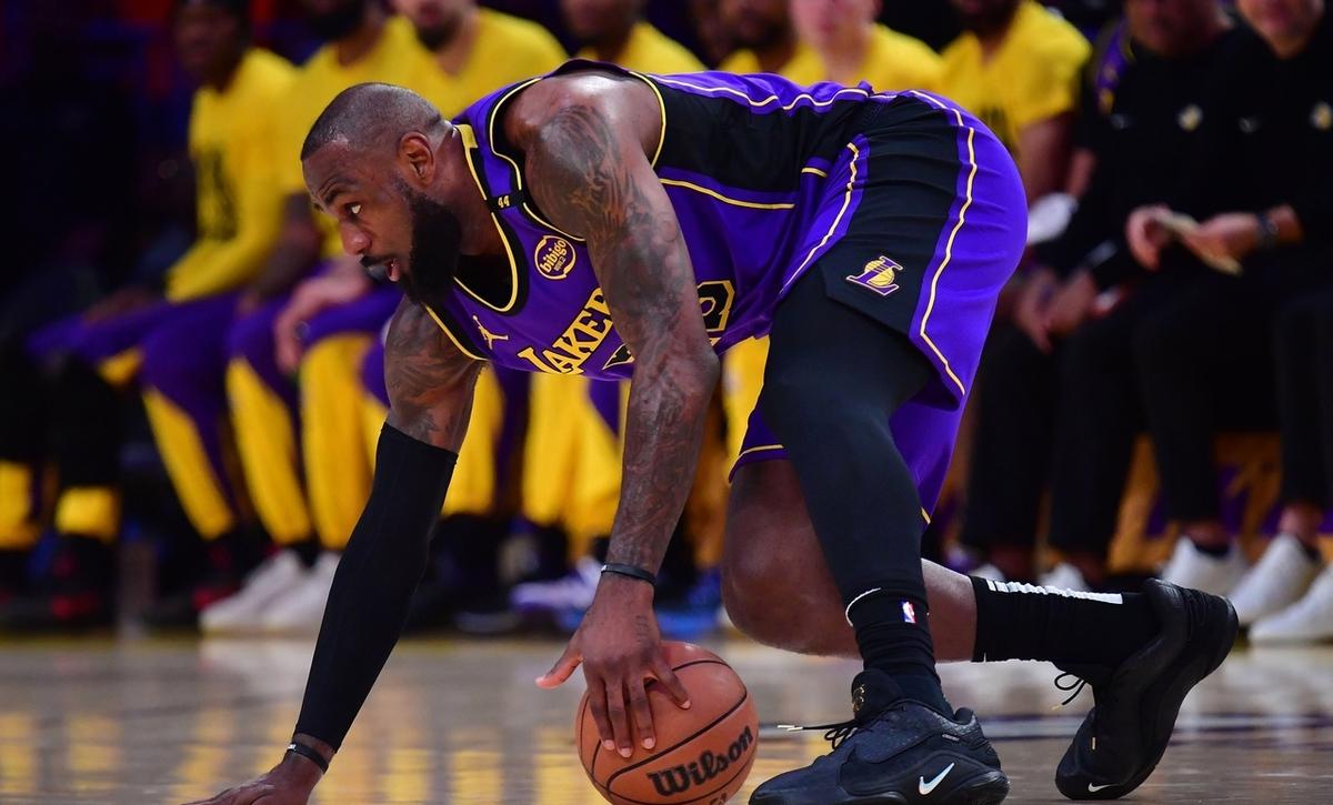  詹姆斯新星败北表现惊艳，独行侠未来可期！